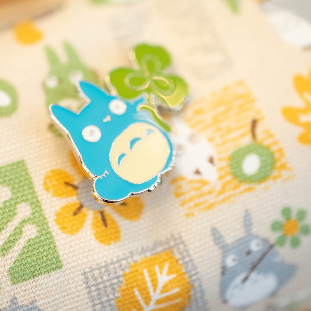 となりのトトロ ピンズ（中トトロクローバー / T-29/5920） | すすのこ