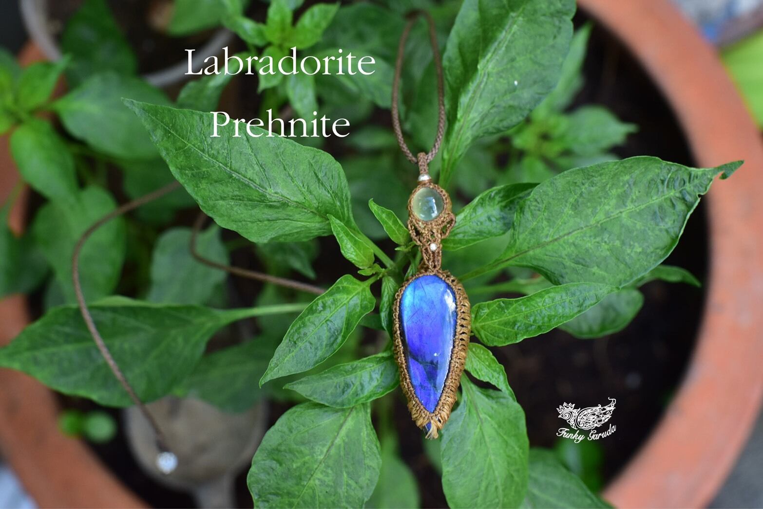 宇宙の輝き★ブルーラブラドライト プレナイト マクラメペンダントlabb039