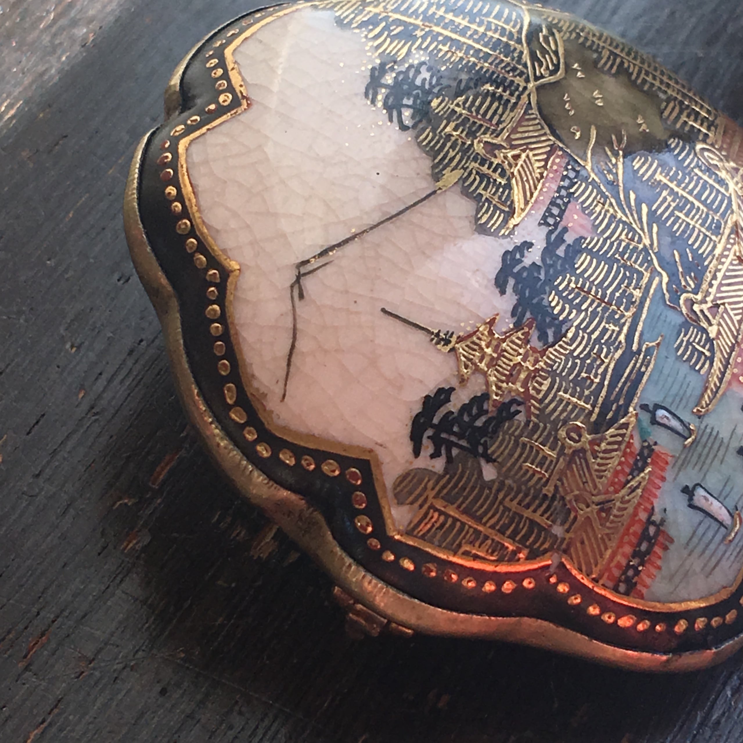 アンティーク 明治〜大正期 里帰り薩摩ボタンのブローチ