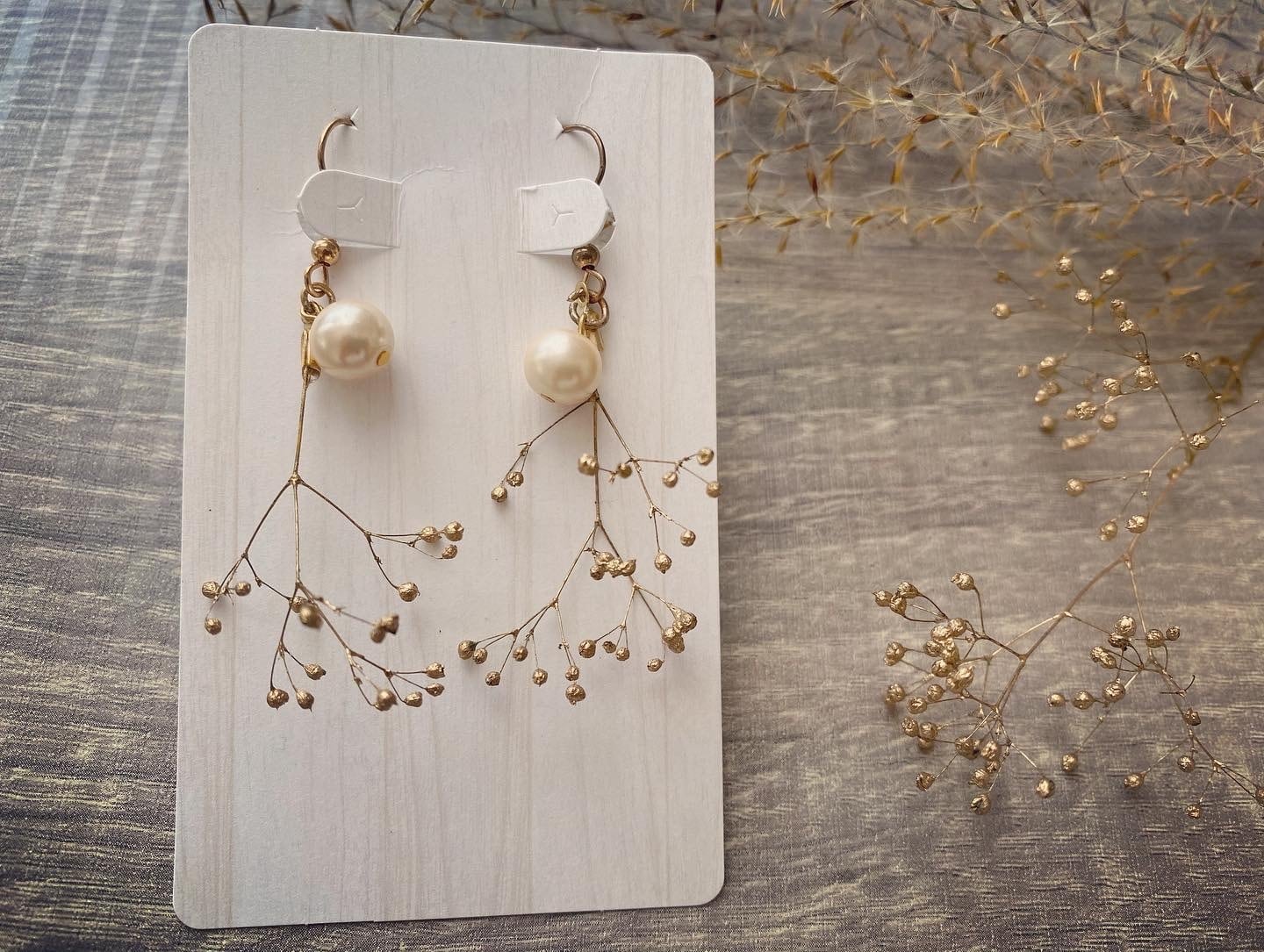 ゴールドのかすみ草とパール