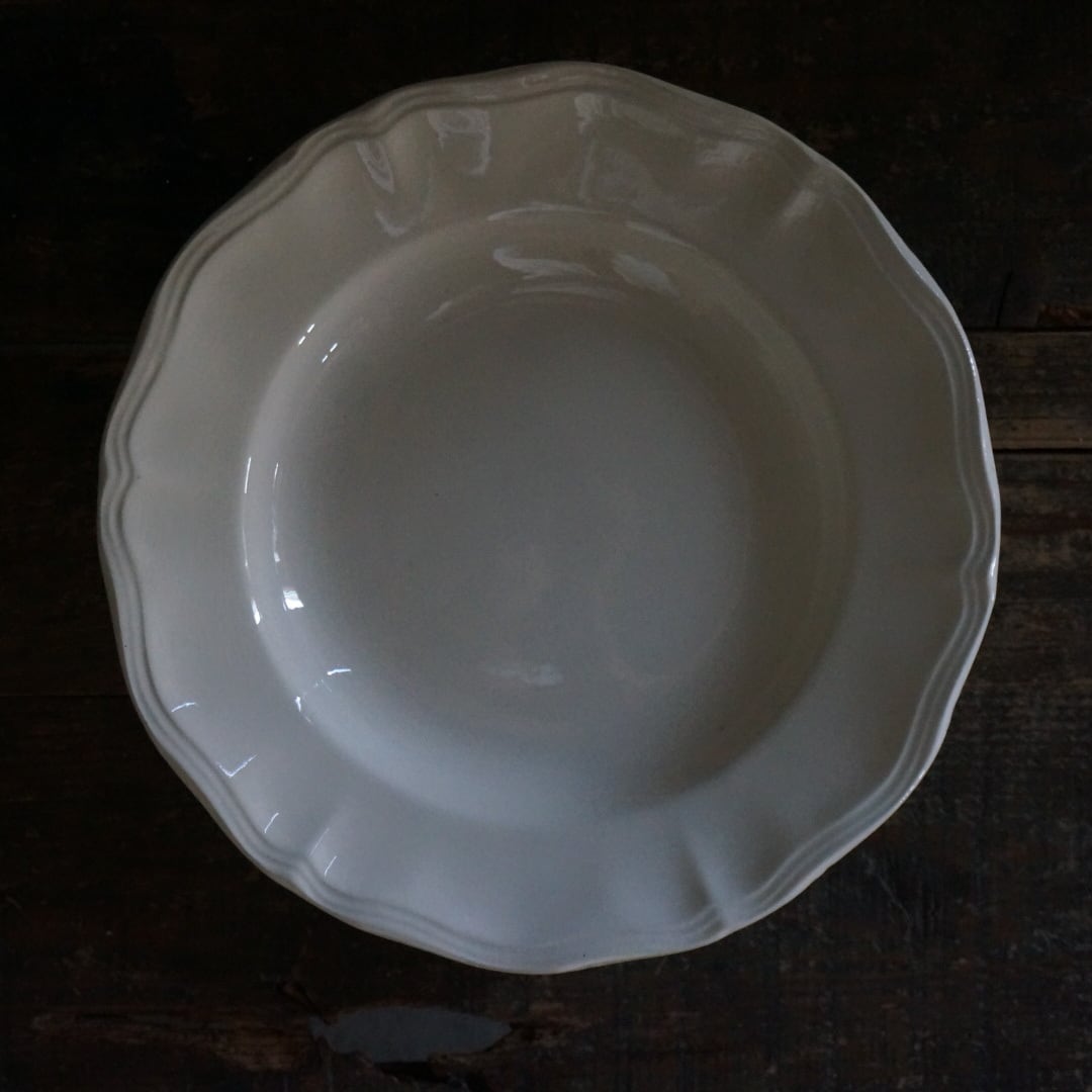 古いフランスの陶器リム皿