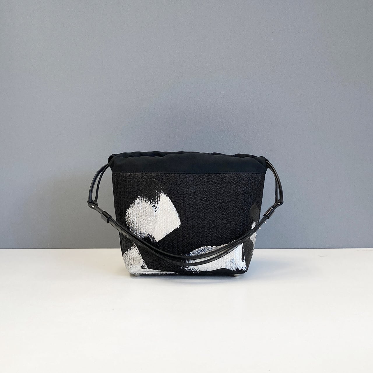 Drawstring Bag -Black / freely painting | textiletells