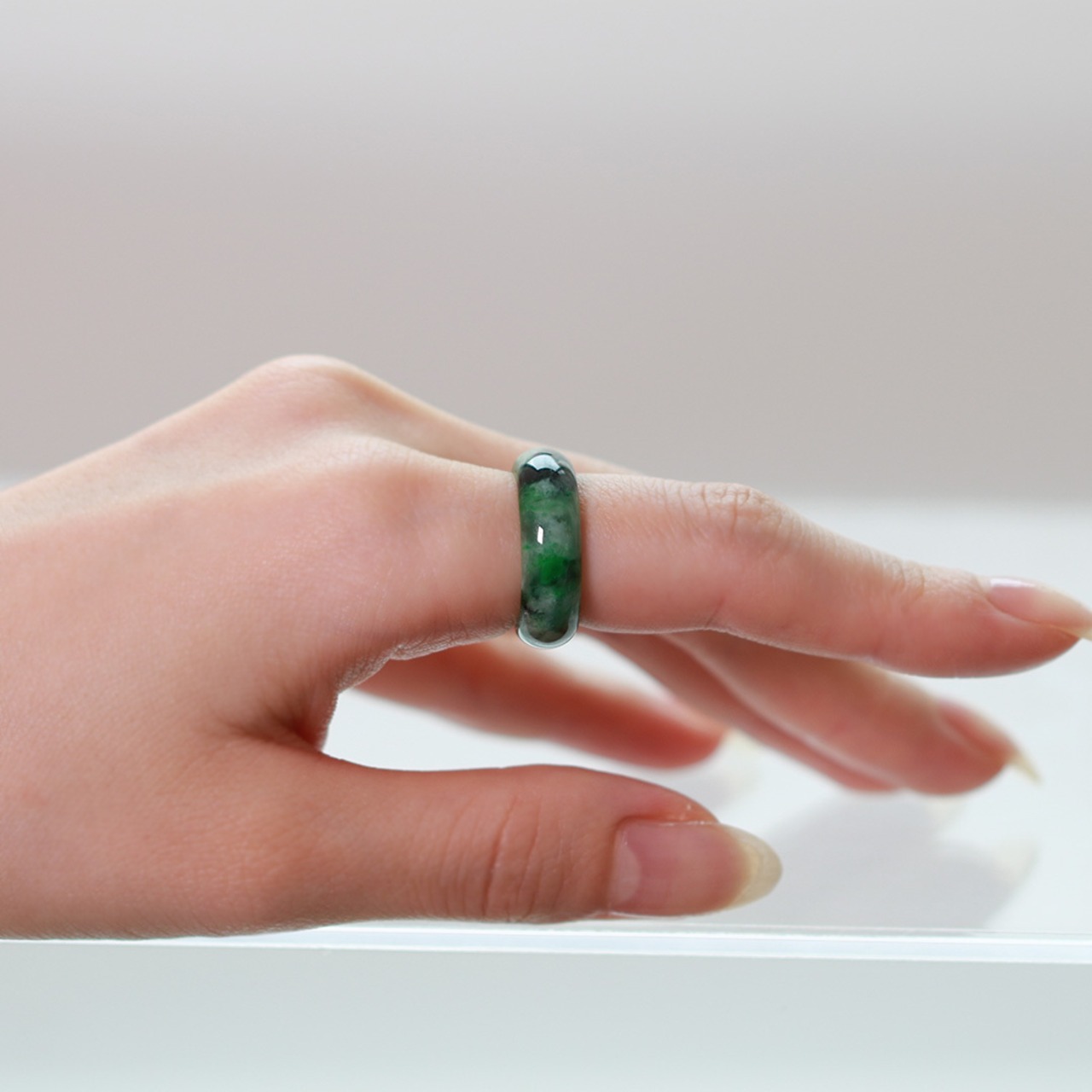 【10.5号】marble 翡翠くり抜き甲丸リング A貨翡翠 jd_rg2403