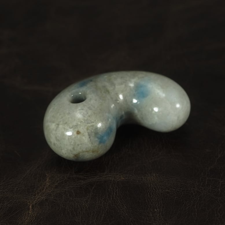 糸魚川翡翠 コン沢 青翡翠 大きめの勾玉 27.3g Itoigawa Blue Jadeite