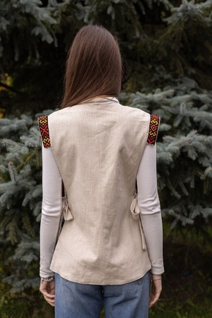 ウクライナ刺繍ヴィシヴァンカベスト 平行縫い　手刺繍　ブラウス　麻　レディース・フリーサイズ