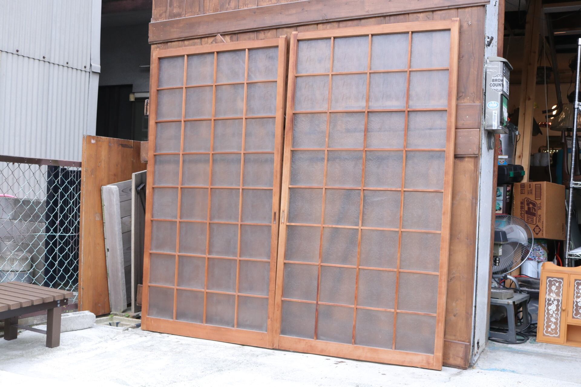 【送料無料/新品】 R-050323 和製アンティーク 上品な和の空間作りにぴったりの格子戸1 建具