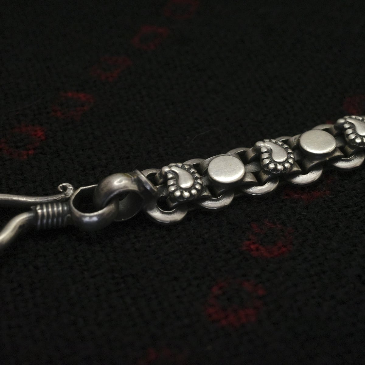 THARU SILVER Single Bracelet -PAISLEY- | Ha-Ha apartment