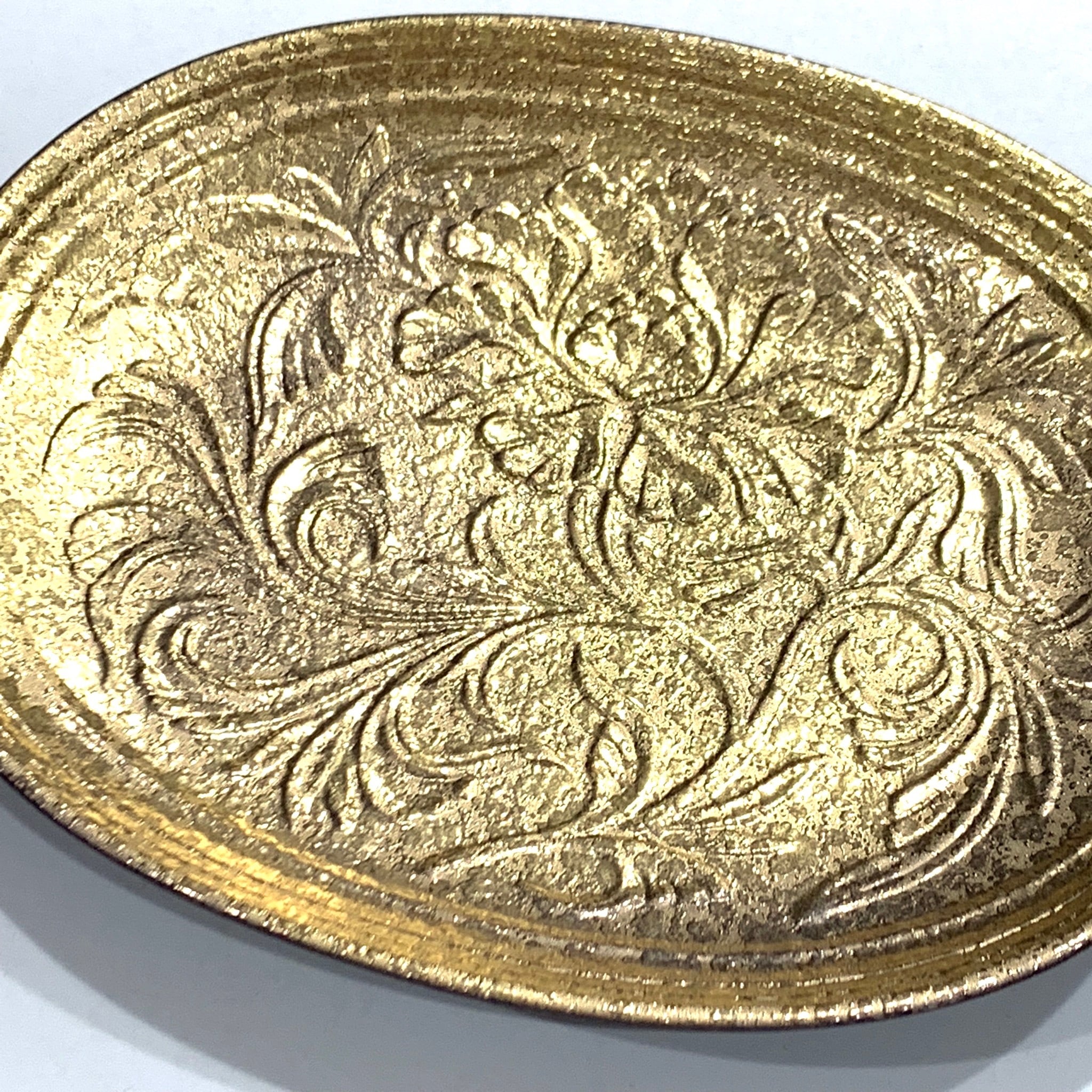晶塗掛け分 (金・銀) 花唐草彫楕円皿 16cm | 24to3［西富陶磁器