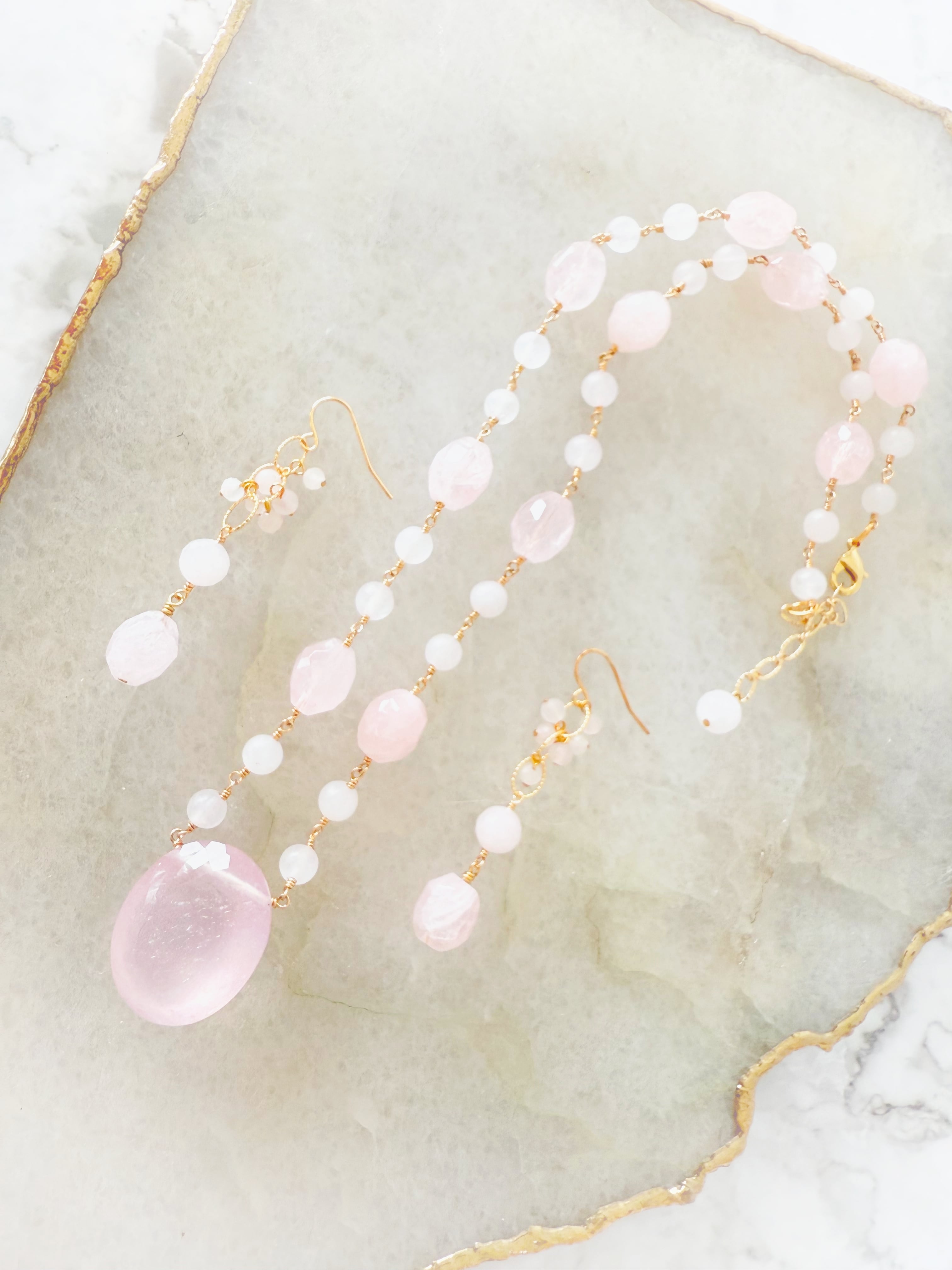 静かに咲くバラとピンク】ローズクォーツネックレス＆ピアスセット