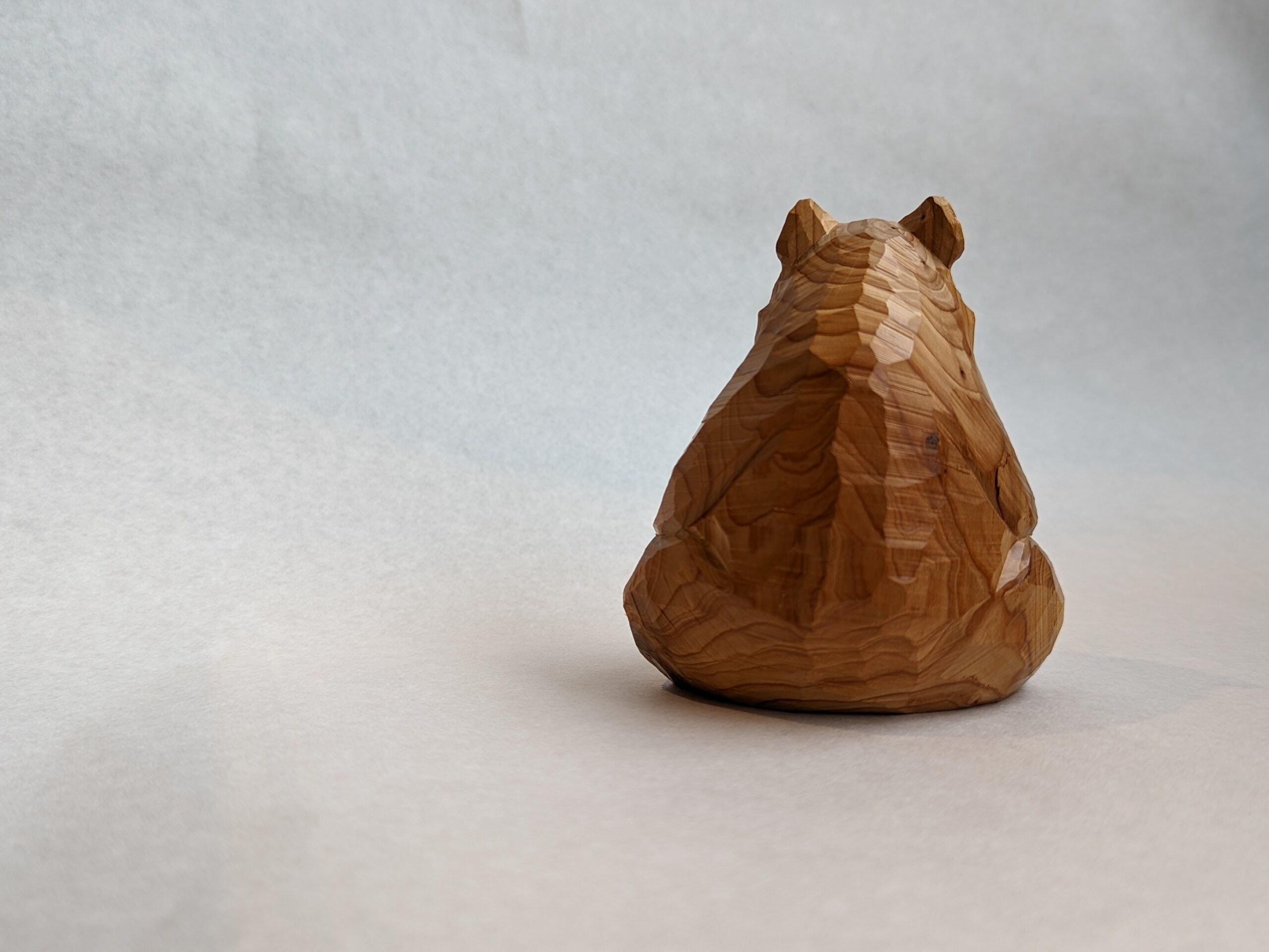 賀上隼敬 さんの 木彫り熊 賀上隼敬の木彫り熊 北海道の洞爺湖温泉地区で半世紀以上