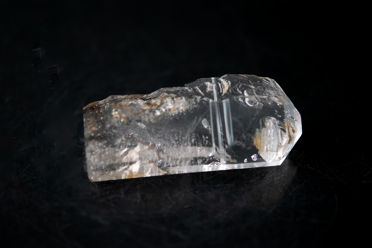 〈深い感情の癒し〉水入りエレスチャルクオーツ