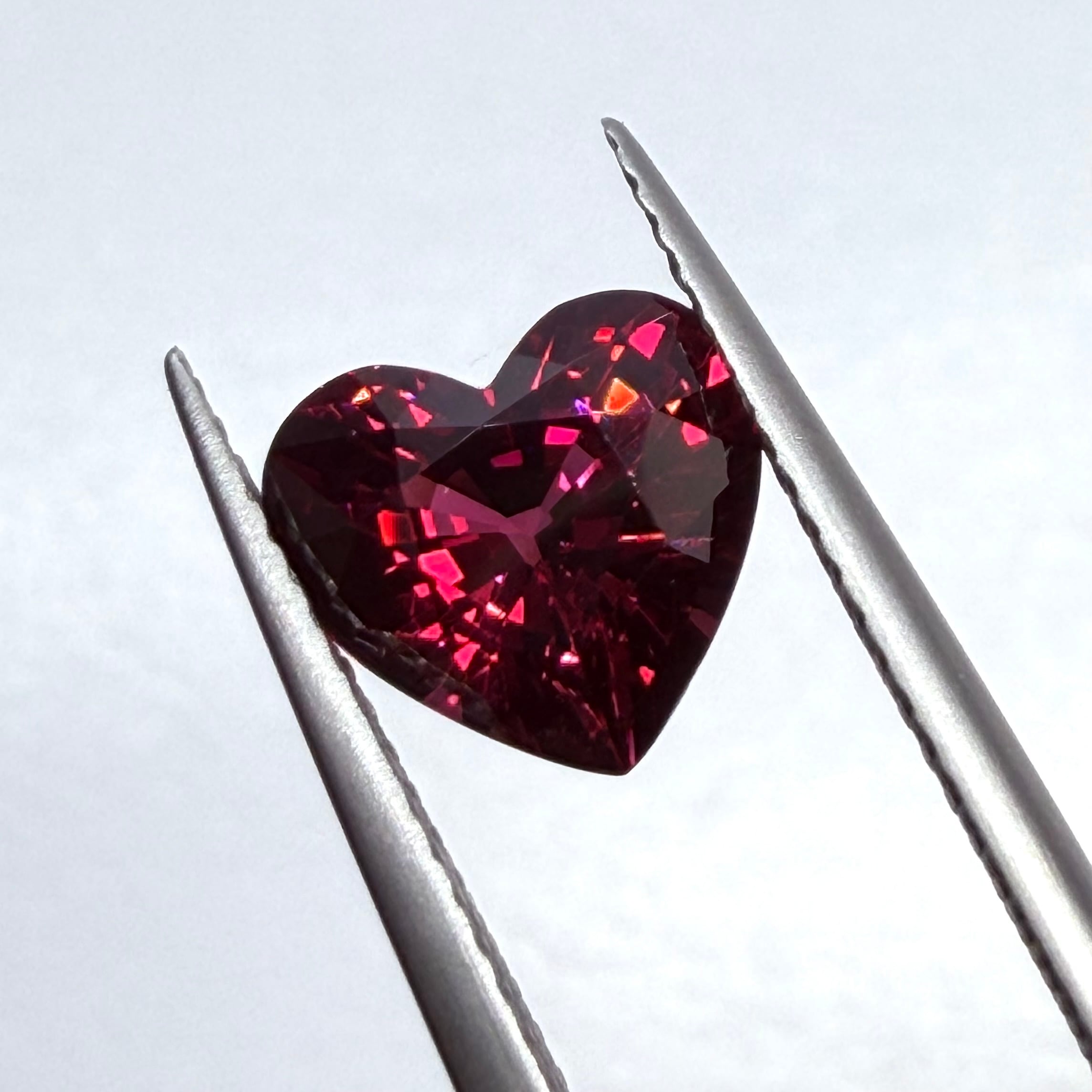 2026 ラッキーカラー　情熱を感じるガーネット♡