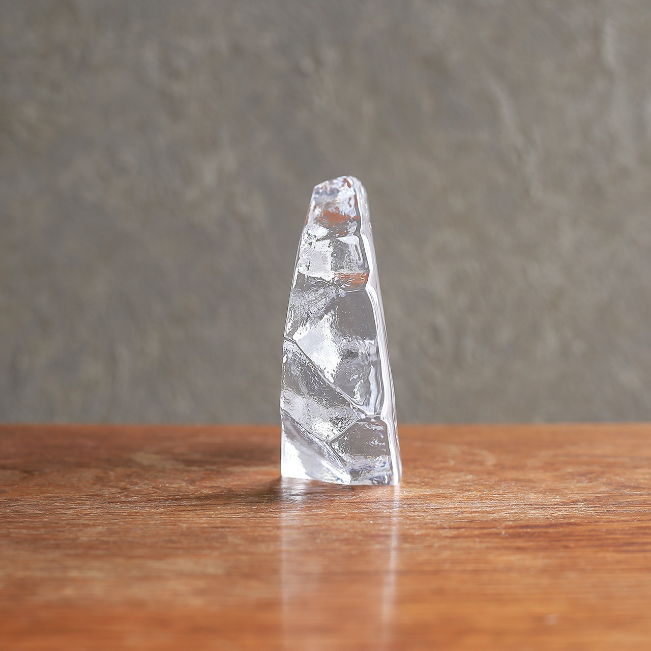 立派なたてがみをした、ガラスの馬