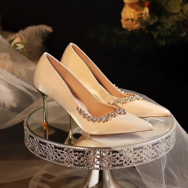 Pointed toe elegant rhinestone stiletto pumps