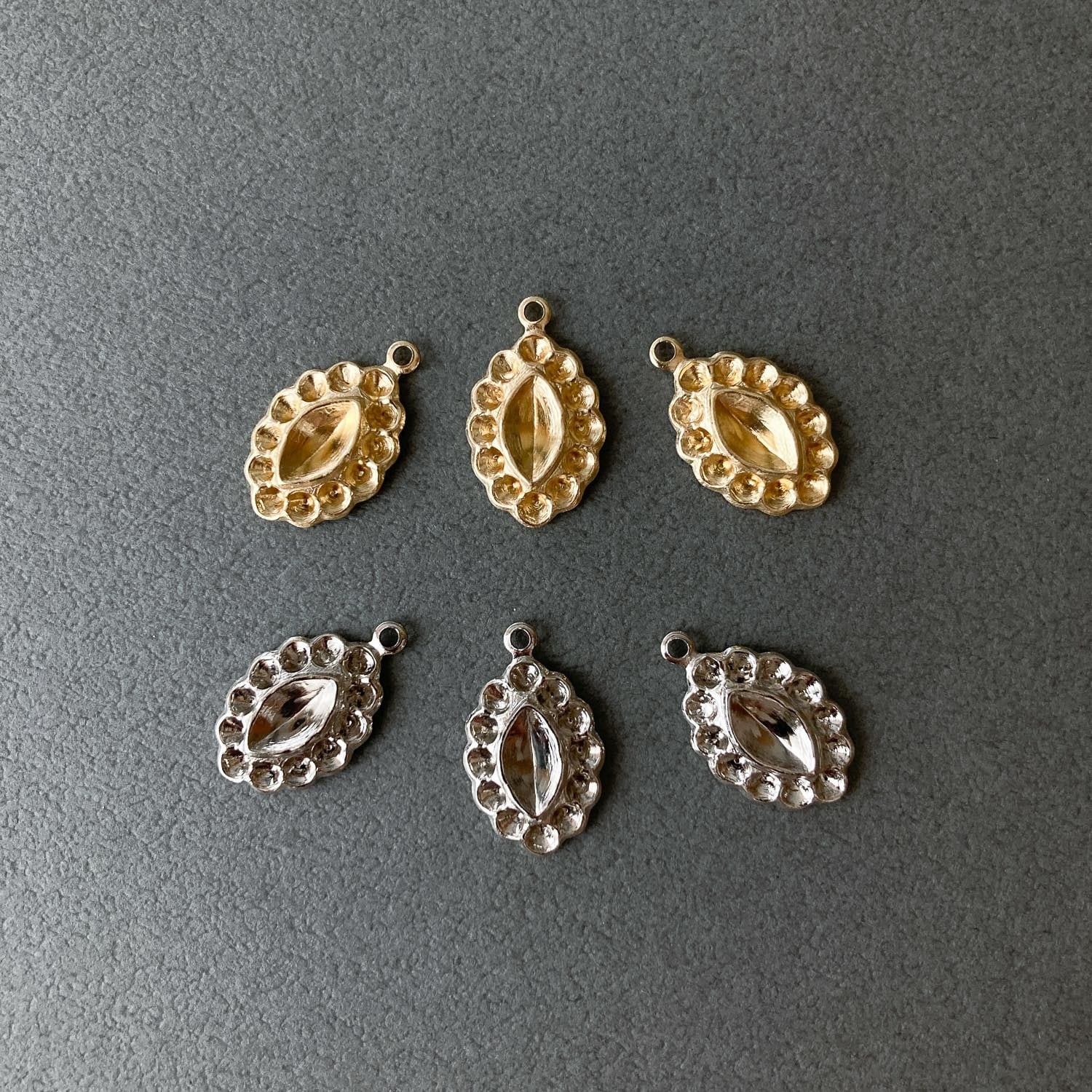 〈最終入荷〉USA真鍮 丸つぶつぶ縁のなつめセッティングチャーム