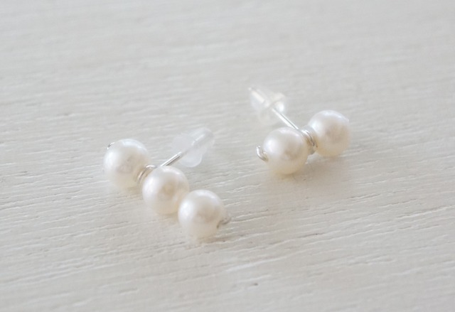 SV925 5 freshwater pearls pierce