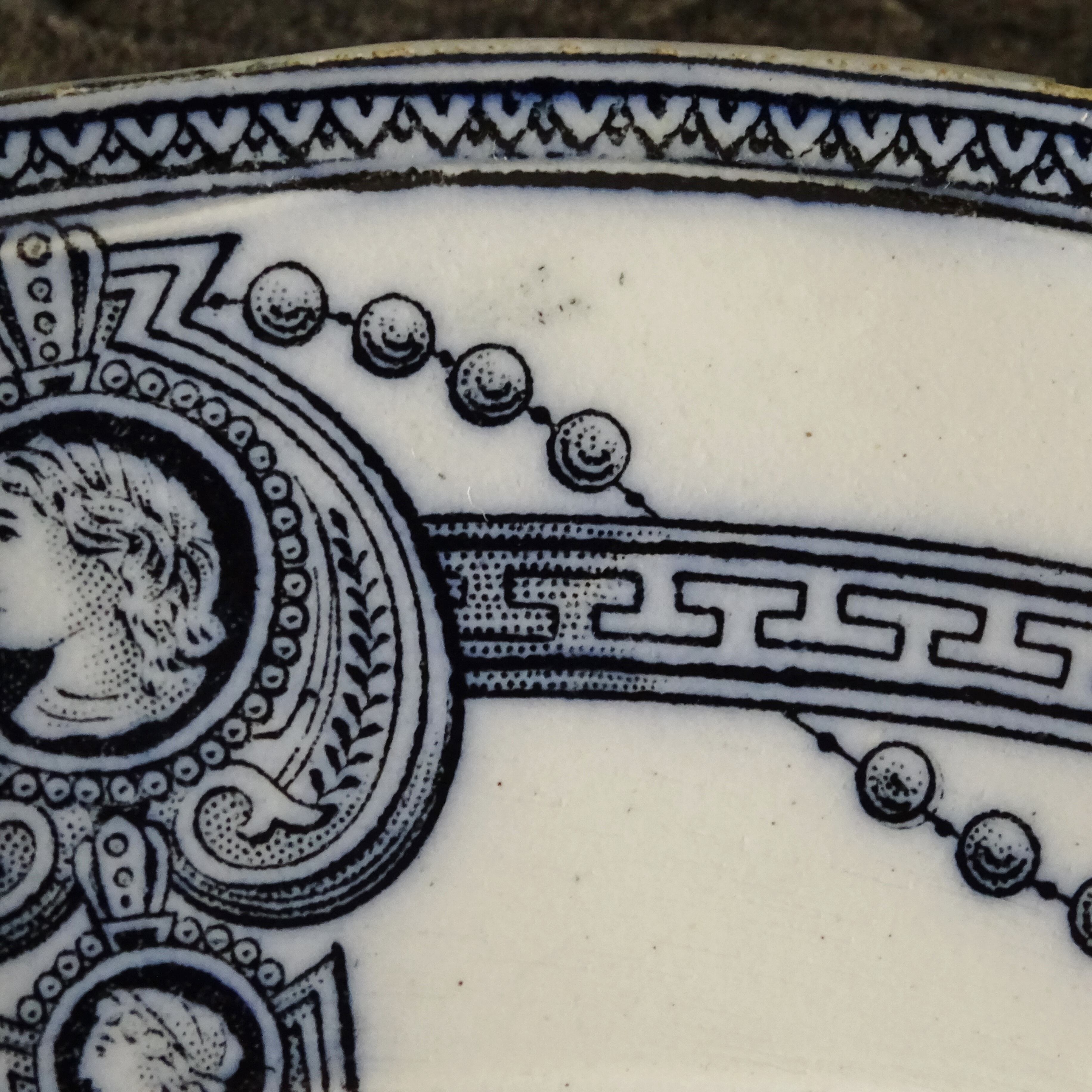 【 Épuisé 】ST AMAND ET HAMAGE NORD  modèle《MÉDAILLON》Assiette plate (B)