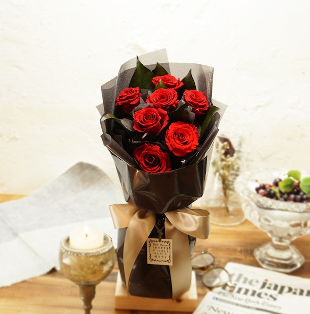 枯れないお花！赤バラ７本のプリザーブドフラワー クリアケース入り 花言葉は「ずっと好きでした」告白やプロポーズ、結婚７周年のプレゼントに最適