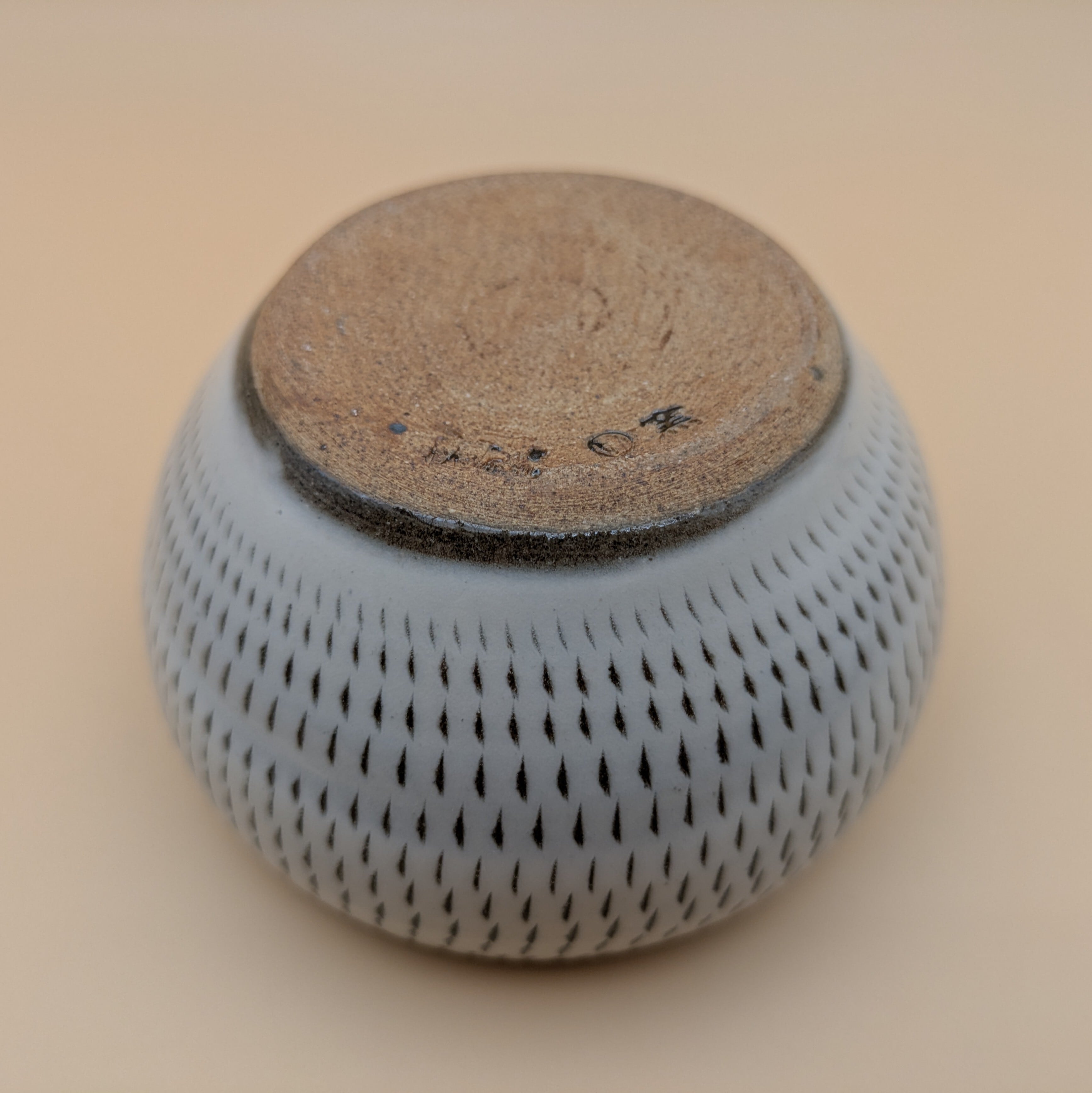 小石原焼 陶器 蓋付き壺 インテリア 壺 飛び鉋 刷毛目 蓋つき壺 小石原焼（黒釉流し 飛び鉋） | Pay ID