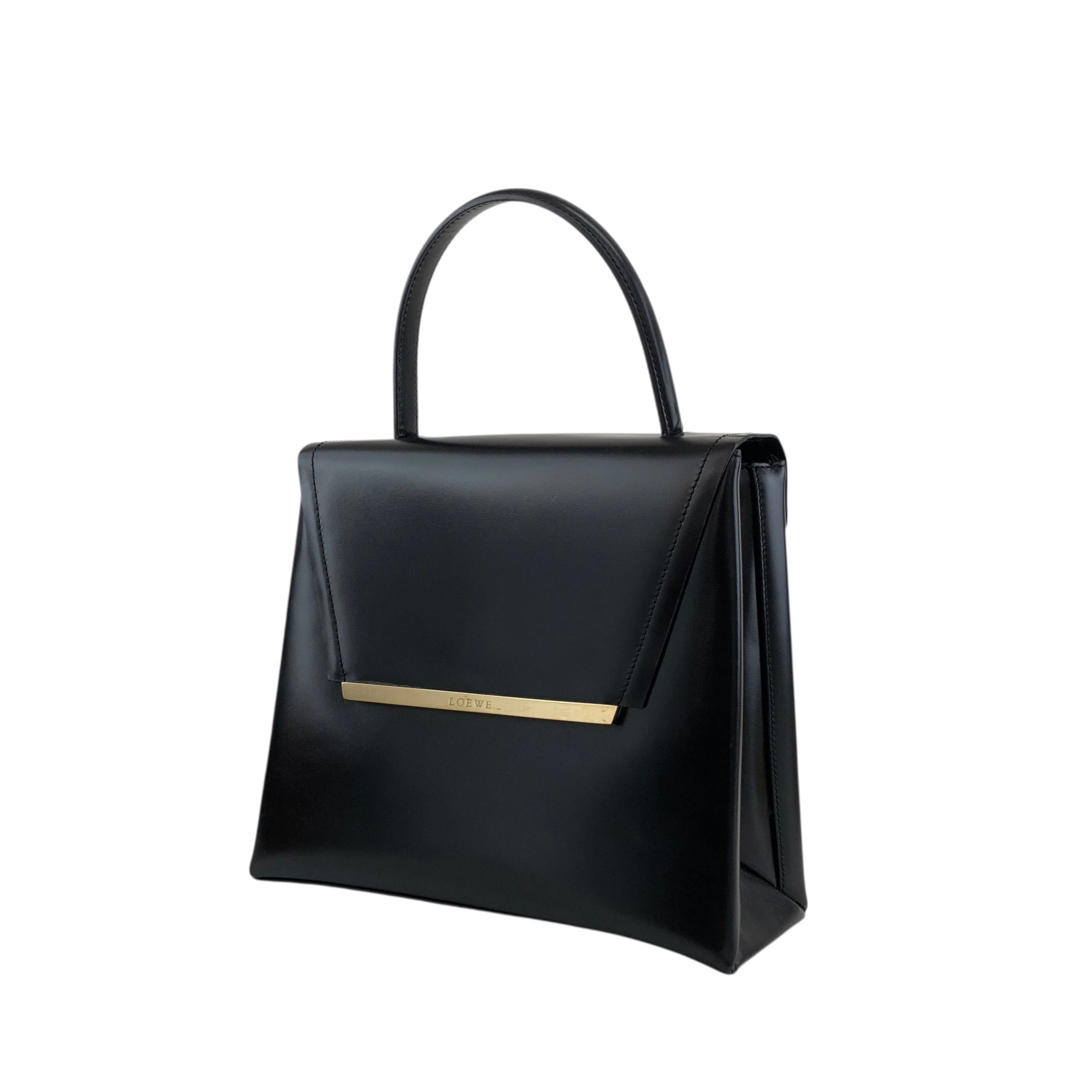 美品 LOEWE ジッパーポケット付きブラックショルダーバッグ LOEWE 黒 レザー ショルダーバッグ LOEWE 黒 レザー ショルダーバッグ