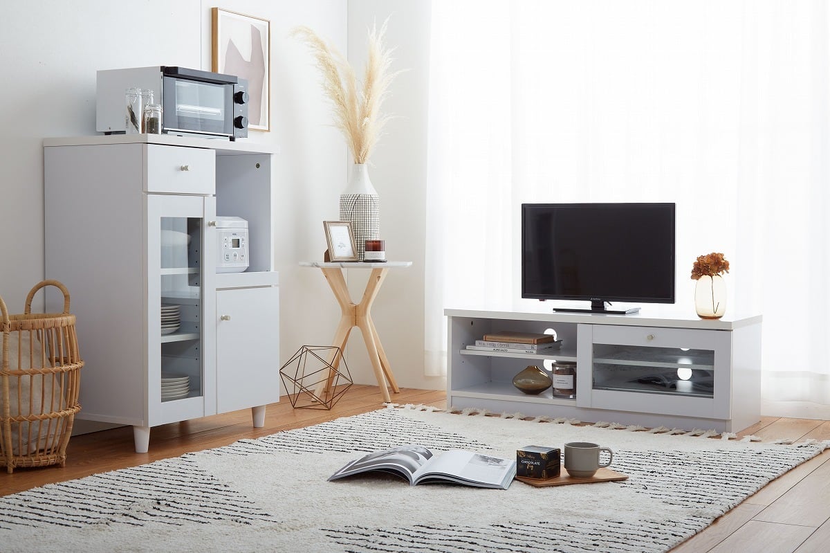 コンパクトで可愛いフォルムが特徴のガラス扉テレビ台 | TKSKSHOP