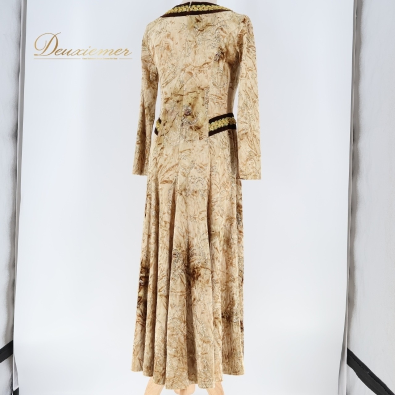 フラダンス 衣装 ワンピース ドレス アロハスタンダード ゴールド系 ALOHA STANDARDS ベロア 刺繍 スパンコール 日本製 高級感 豪華 上品 長袖 華やか ハワイアン アロハ フラ ダンス レッスン 練習 ブラウン系 ゴールド 上質 エレガント