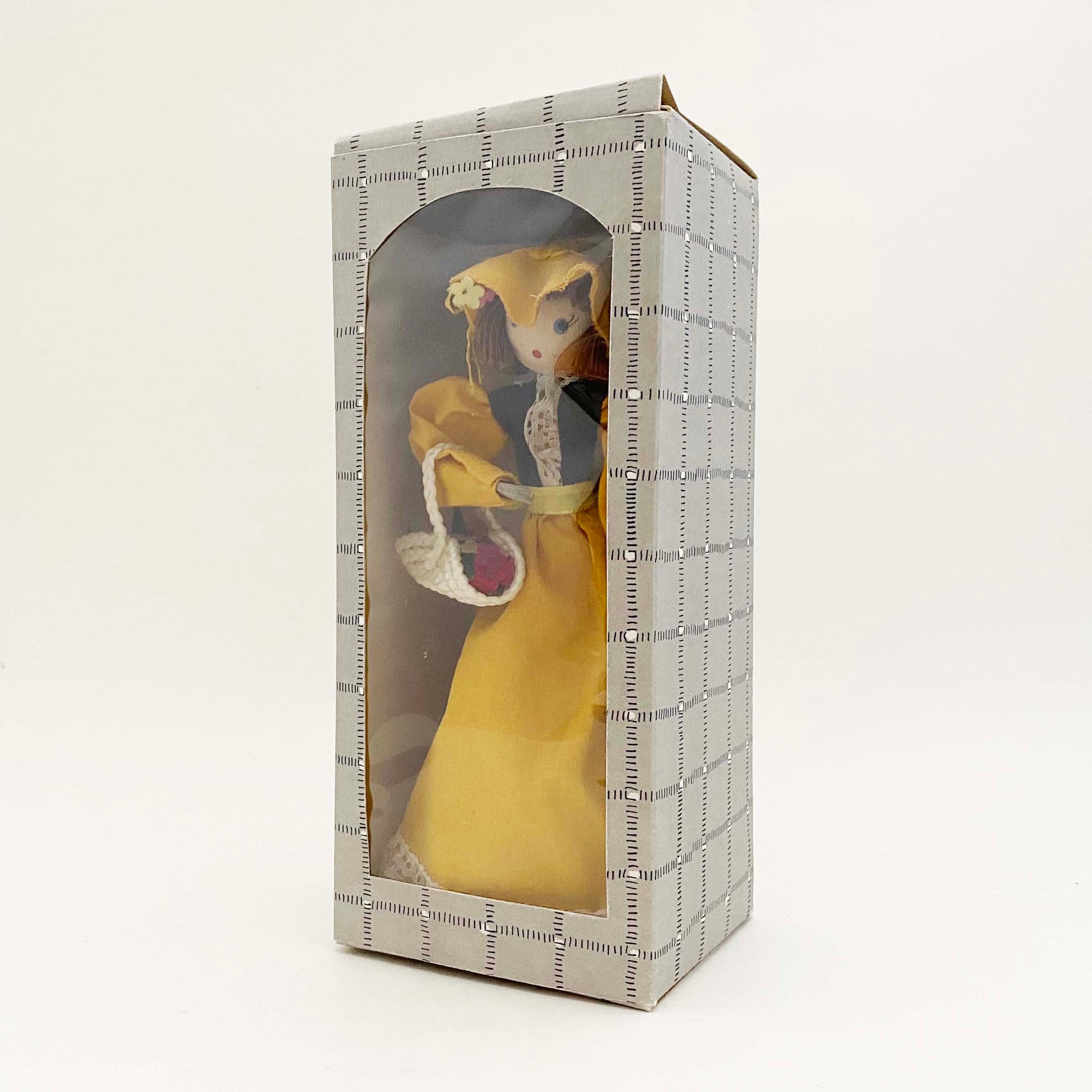 リトアニアの民族人形 ANDO製ヴィンテージ(黄色いドレス)