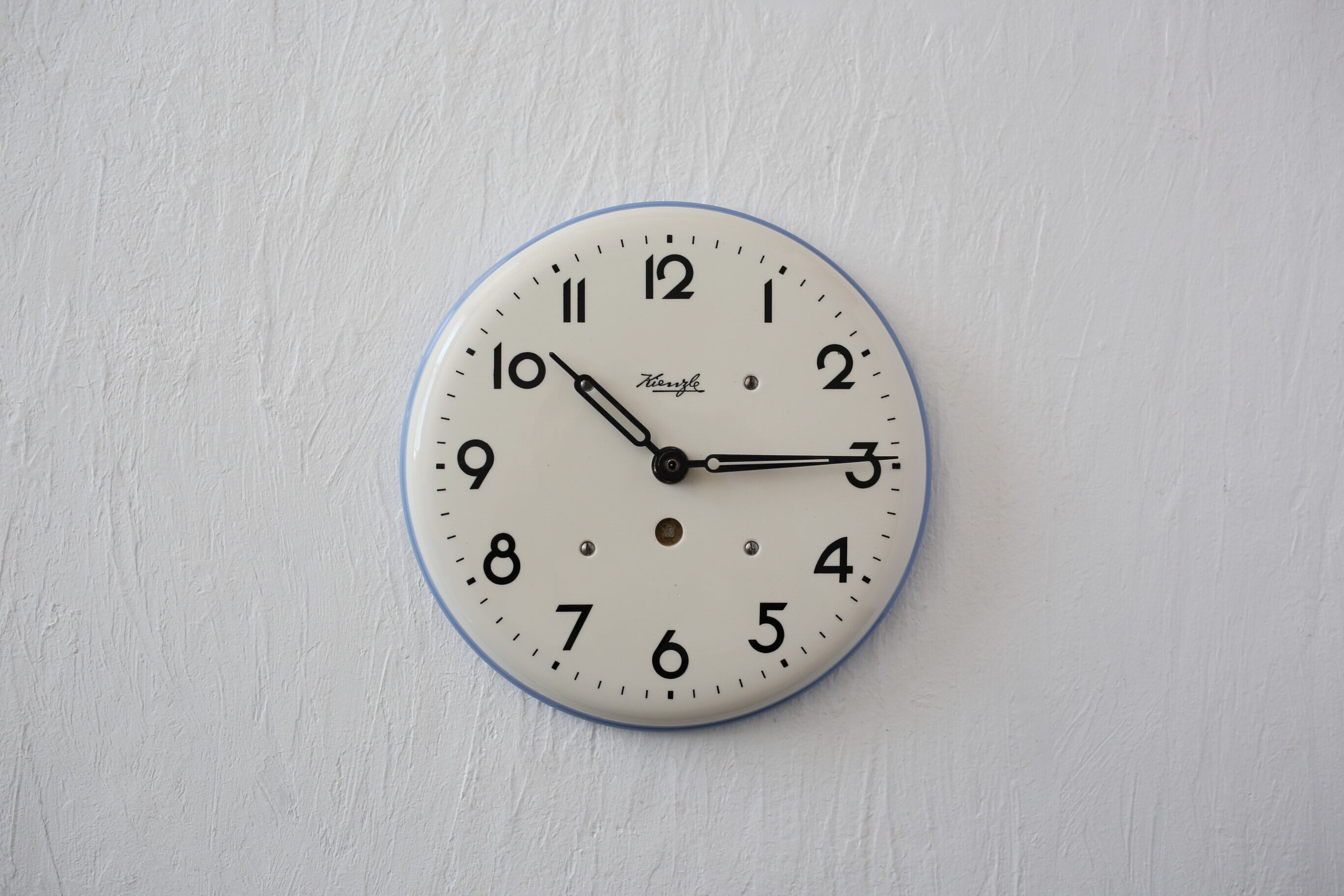 陶器　壁掛け時計　アンティーク ドイツ アンティーク ヴィンテージ Kienzle 陶器製 掛時計 円型