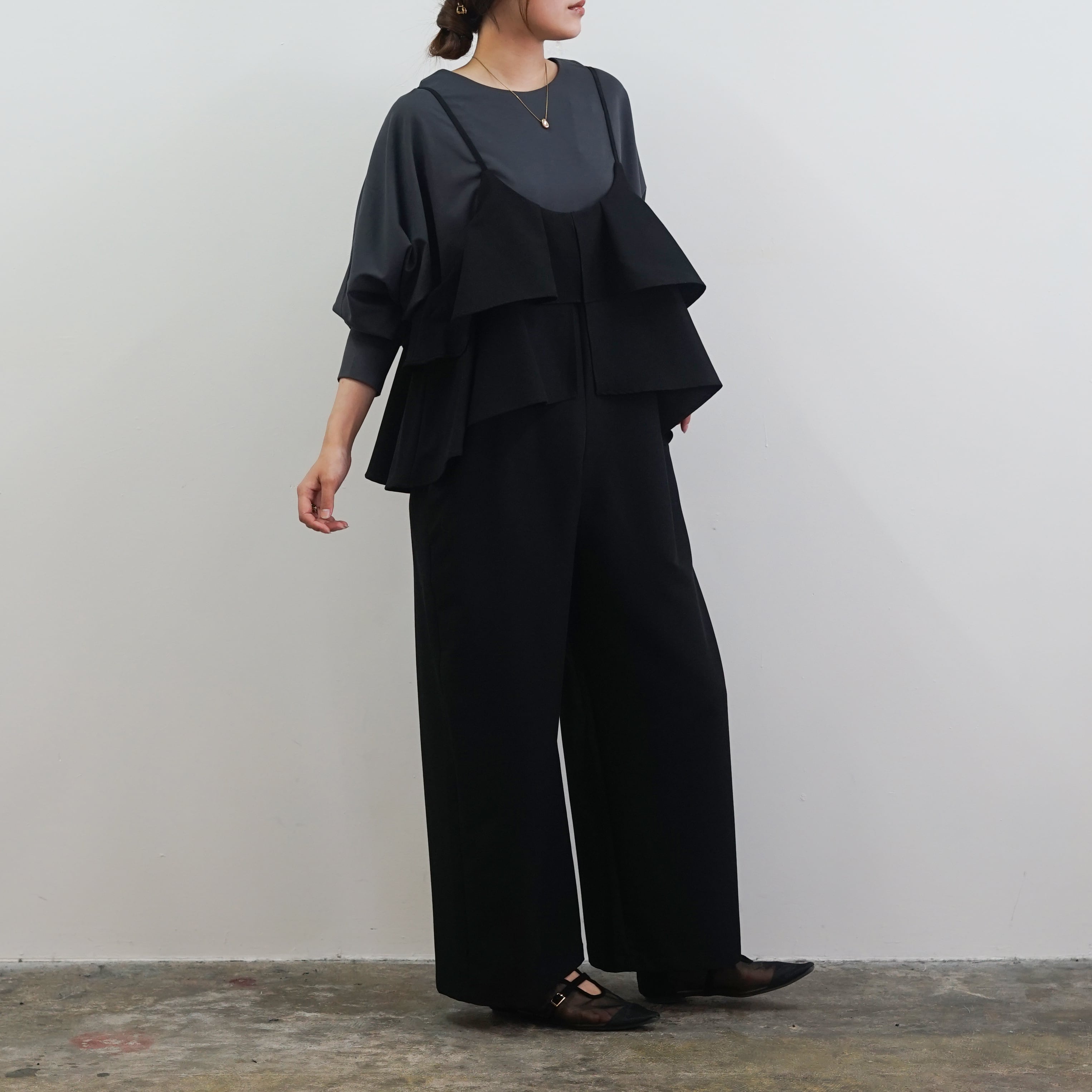 フリルサロペットパンツ