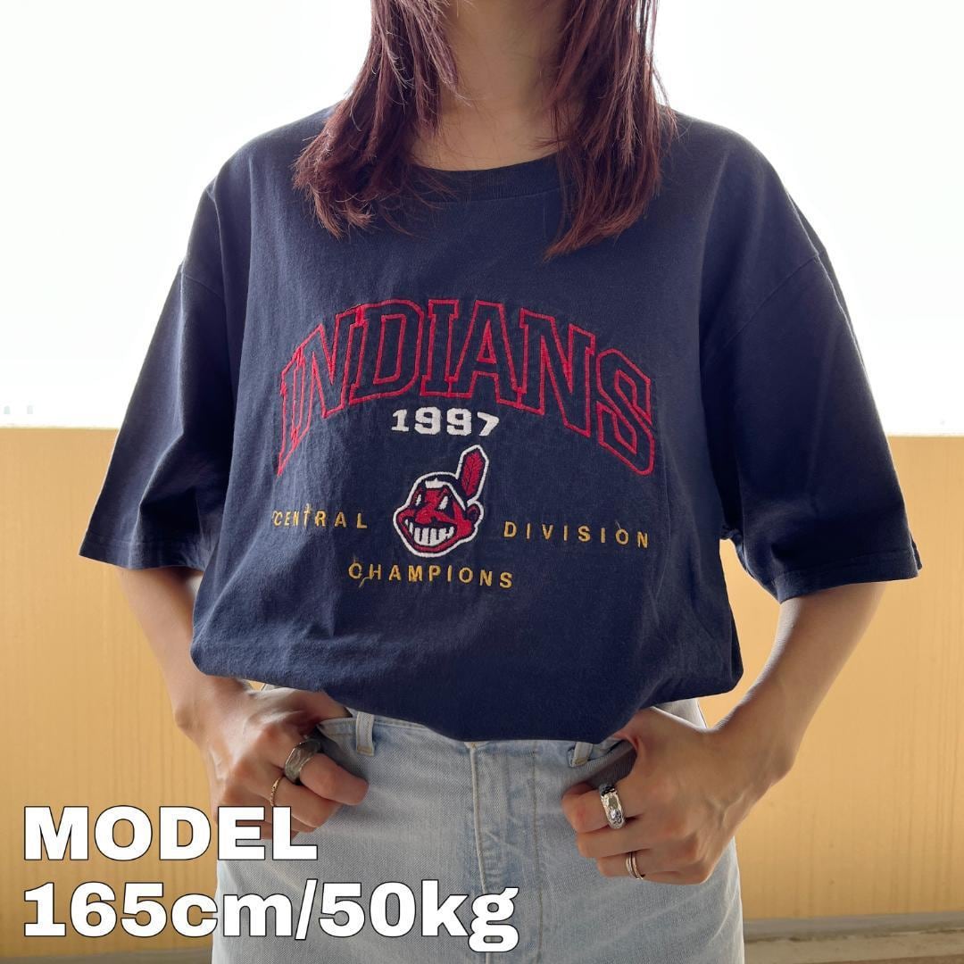 希少★MLB インディアンズ 刺繍ロゴ 紺色 2XL ロンT 長袖カットソー.古着女子