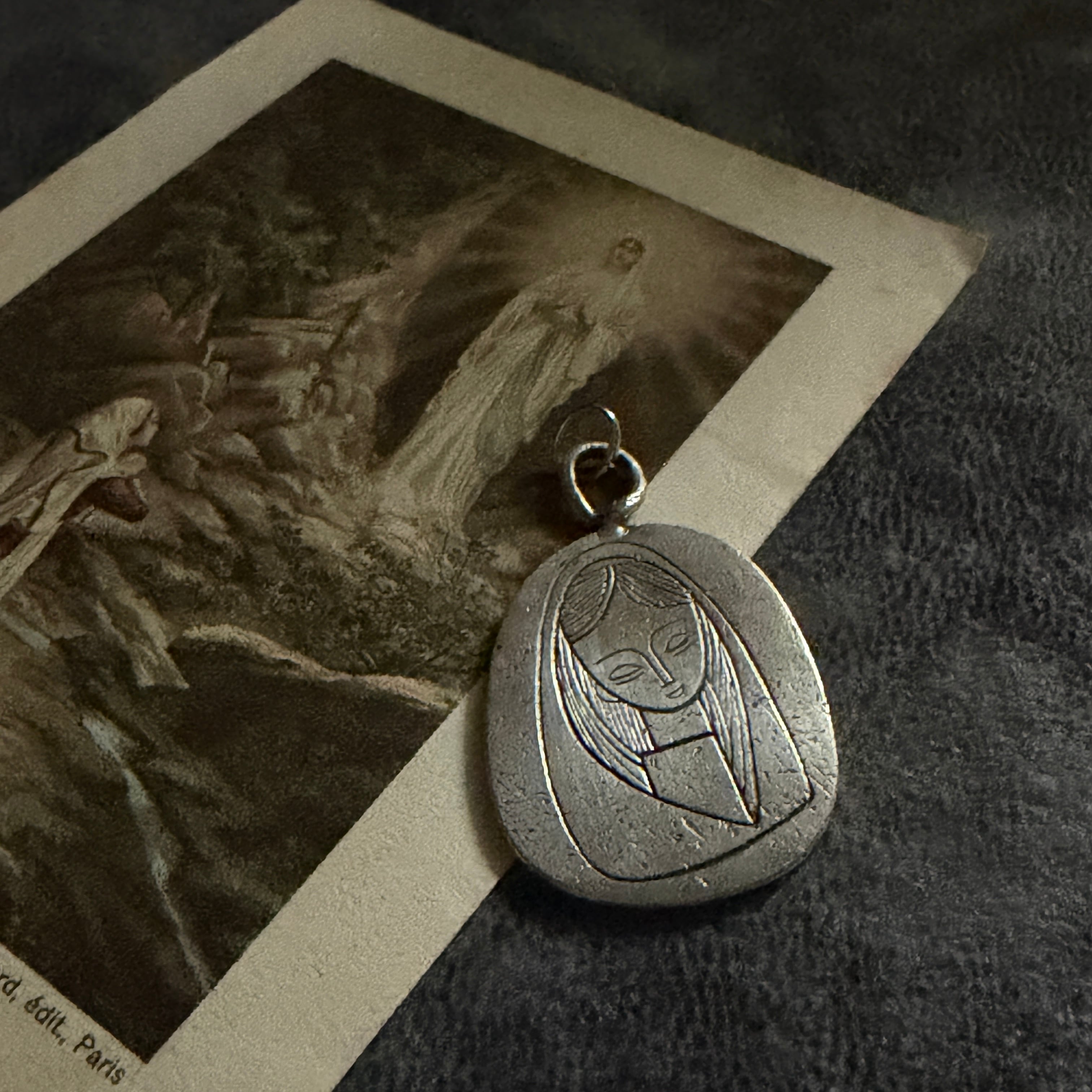 その他のデザイン | Antique medaille Mary