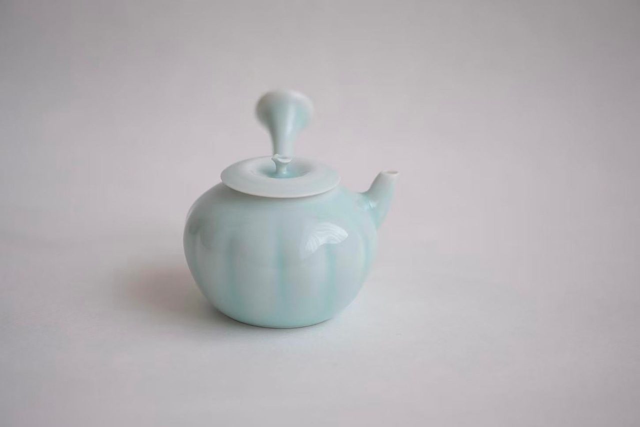 村田匠也 Takuya Murata - 青白磁茶壺 Teapot