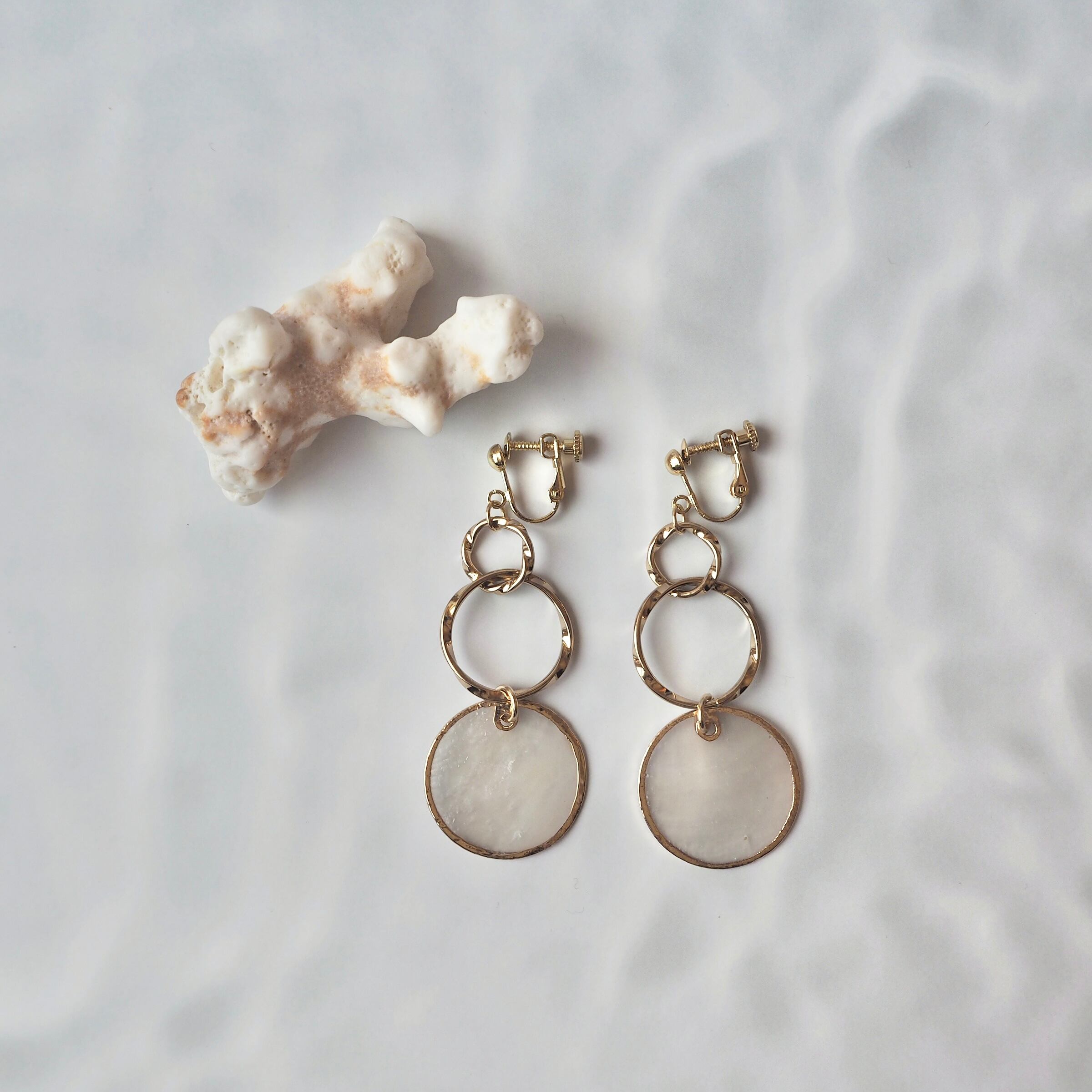 TVドラマ着用//カピスシェルリングピアス・イヤリング | Handmade