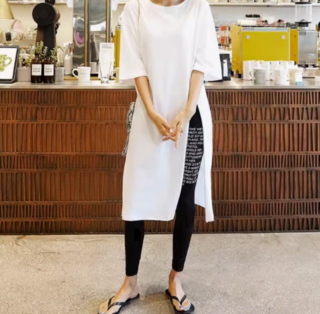 トップス ワンピース レディース Tシャツ ビッグT ロゴT Tシャツワンピ 夏 服 ひざ丈 ミディアム Iライン サイドスリット モテ 流行 トレンド 体型カバー 細見え   デイリー 定番 着回し 柄あり くま プリント アニマル柄 ブラック ホワイト ブルー ベーシック シンプル ナチュラル カジュアル キュート スポーティー ボーイッシュ ラフ おしゃれ 夏 運動 スポーツ INSスタイル インスタ映え SNS 映え 公園デビュー 女子会 お泊まり 休日 アクティブ 旅行 海 ライブ フェス OL