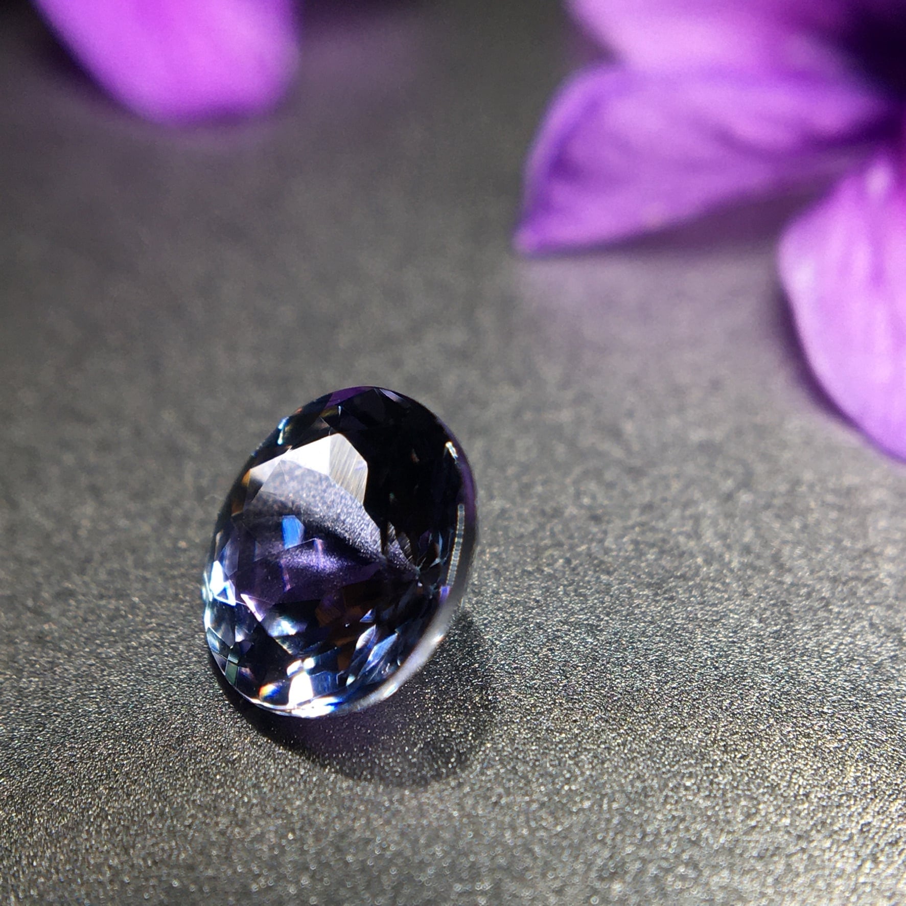 鋭利な輝きと妖艶な蒼緑 0.7ct UP 天然 非加熱 タンザナイト ルース