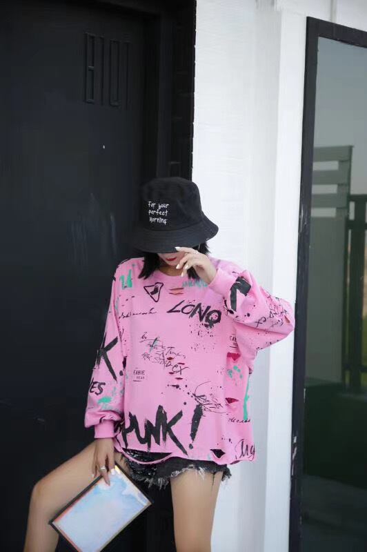 ロゴ入りトレーナー