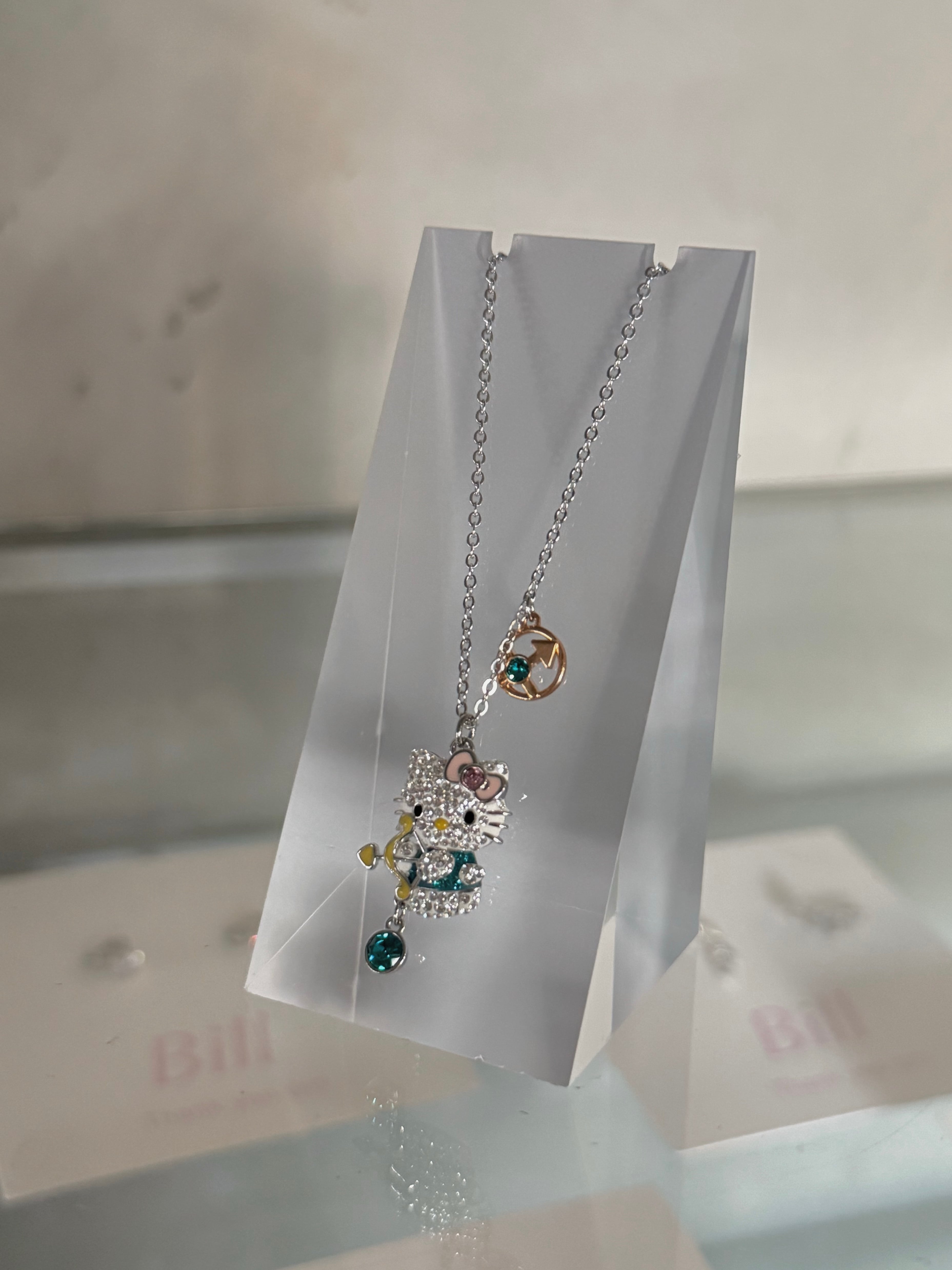 Swarovski×HELLO KITTY kirakira angel kitty necklace