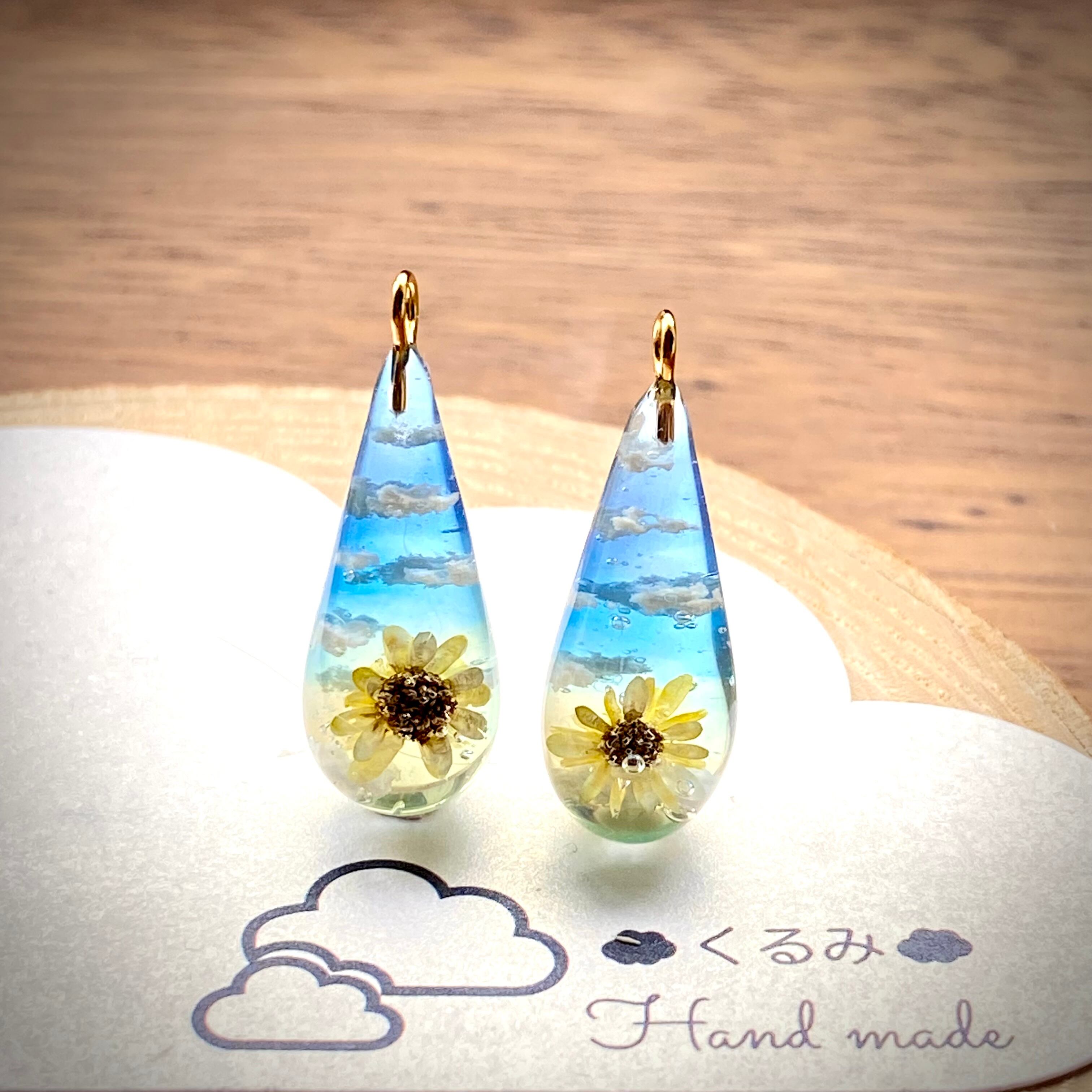 レジンピアス イヤリング ひまわりと青空 涙型 22×9mm
