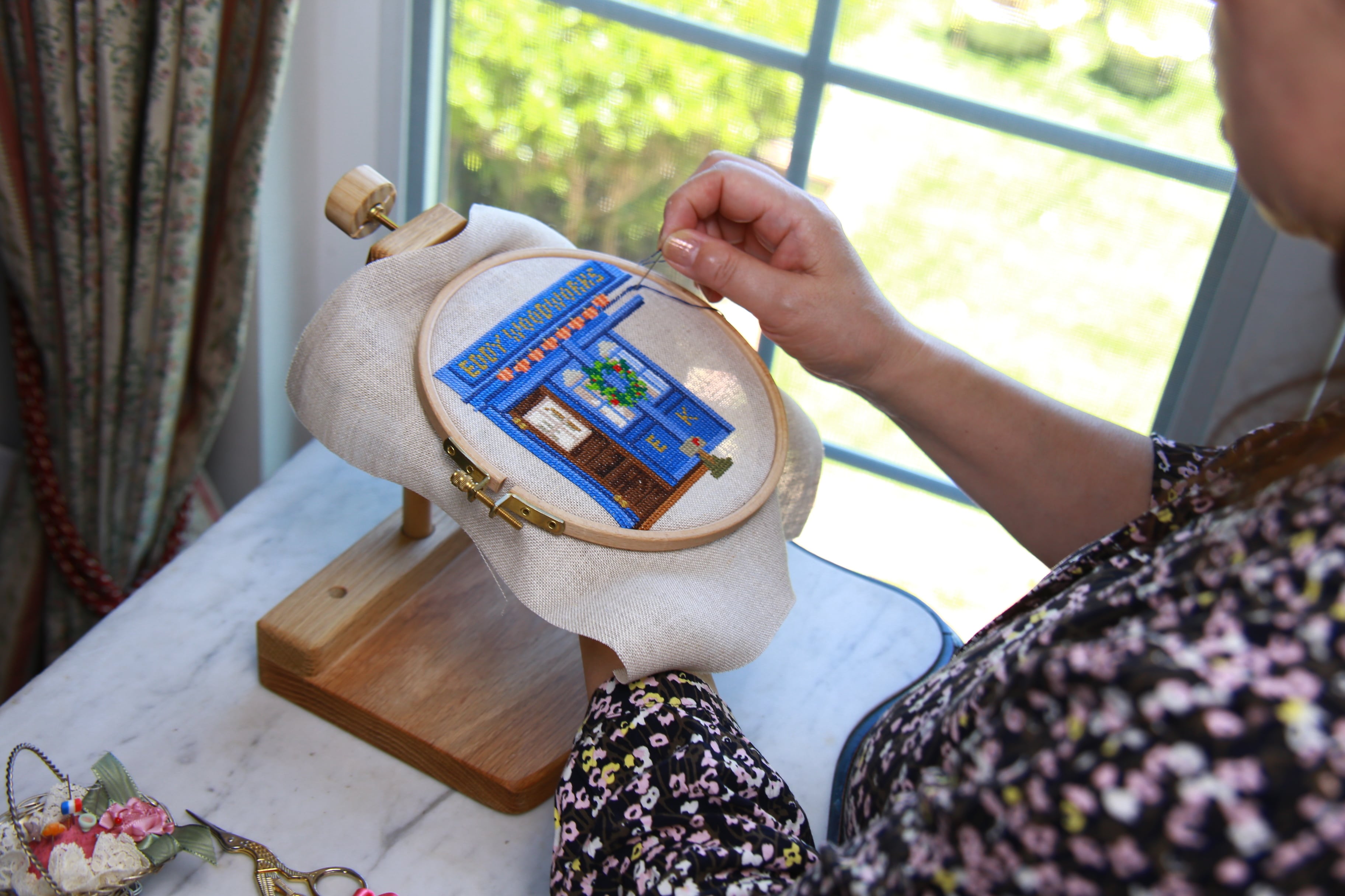 Embroidery Hoop Stand C+ (Pine Wood)【EXPORT】/EDDY WOODWORKS