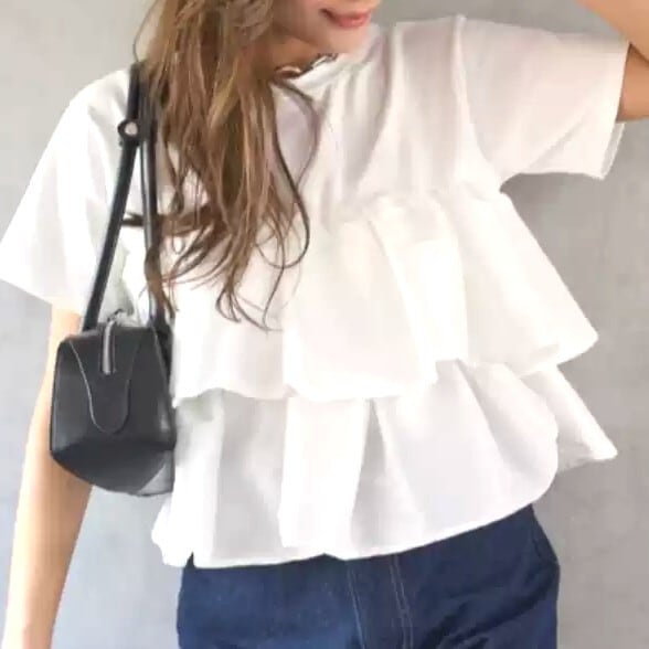 フリルTシャツ