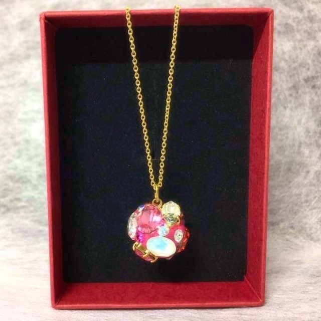 ビジューボールのネックレス