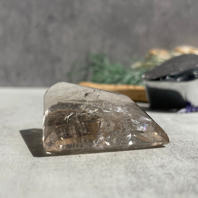 《虹あり》ブラジル・ミナスジェライス州アラスアイ産【スモーキークォーツ（ジュエリーカット）】② 鉱物 天然石 パワーストーン