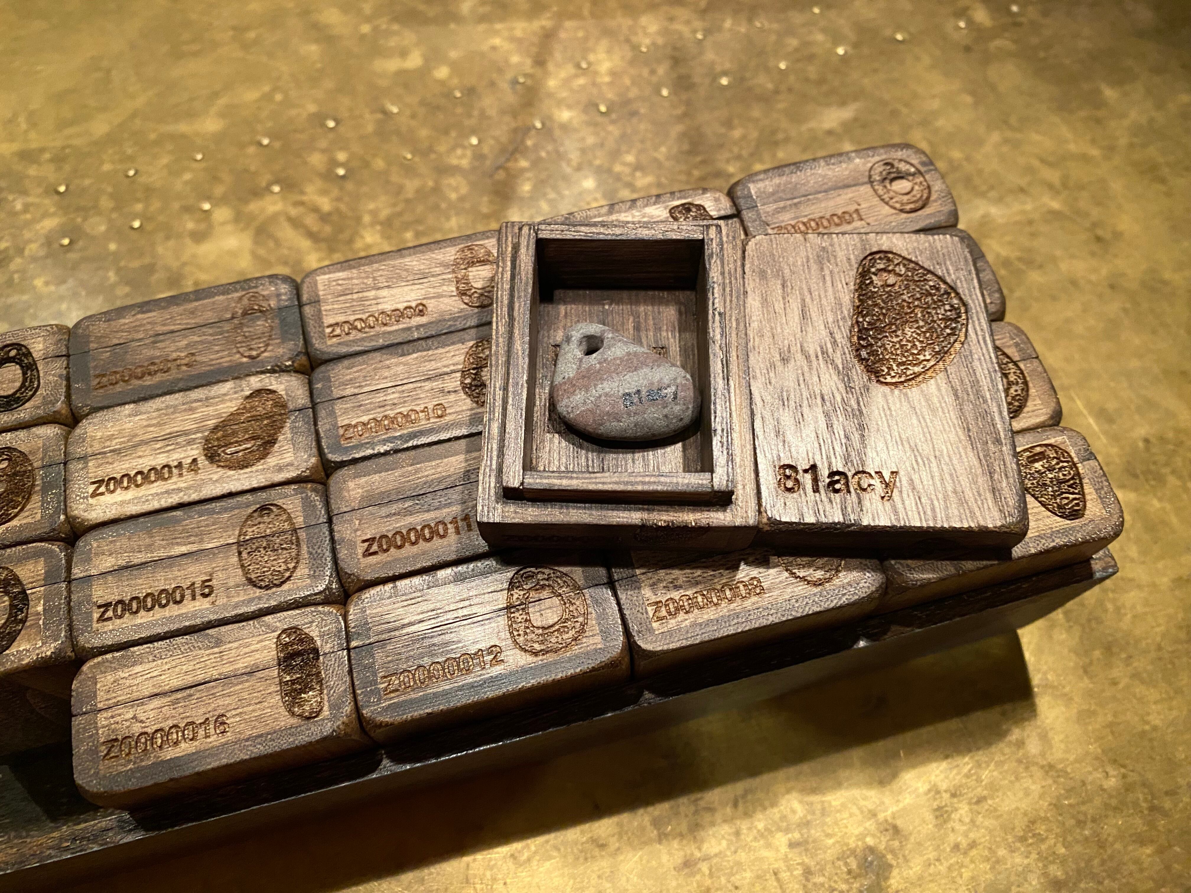 茅ヶ崎海岸で見つけた石を削って作ったアクセサリ Z0000020 | PAY ID