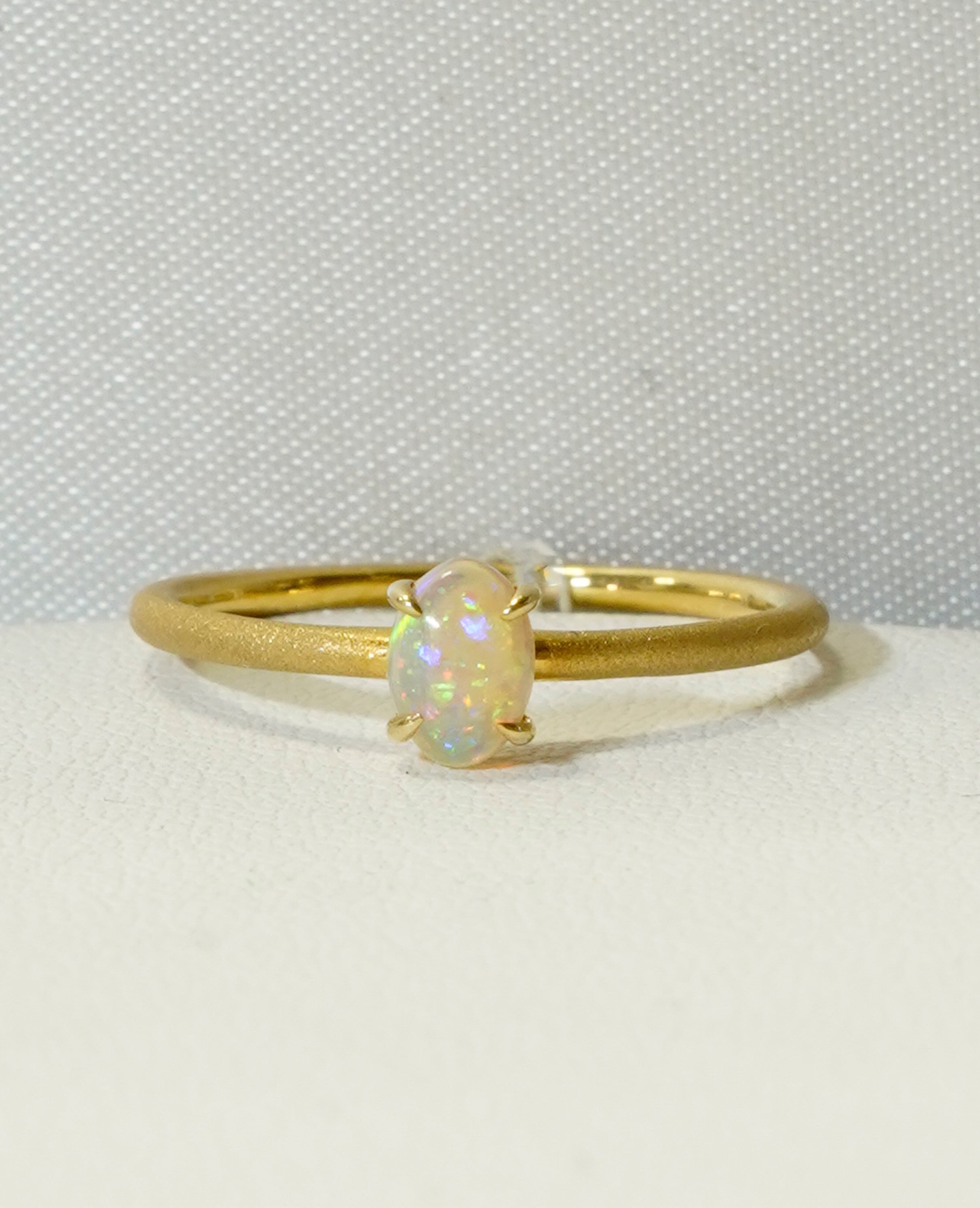(SV)Oval opal ring