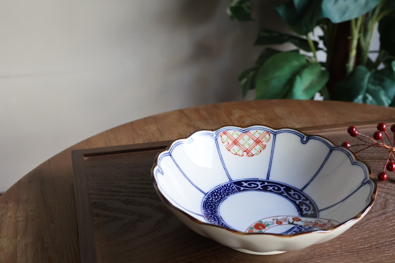 波佐見焼 染錦輪つなぎ 菊型浅鉢