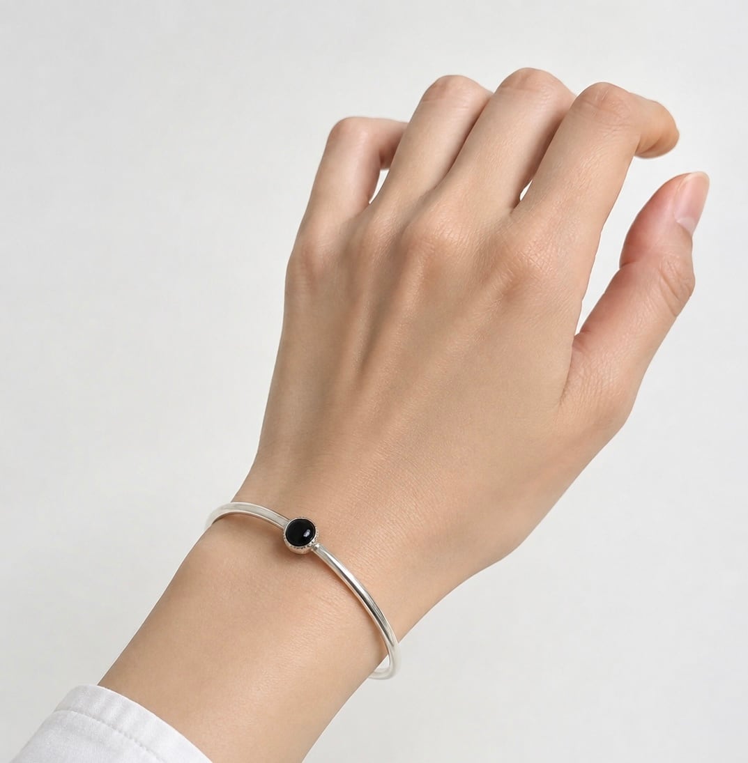 Ericka Nicolas Begay ONYX Bangle | OLD HANNNA