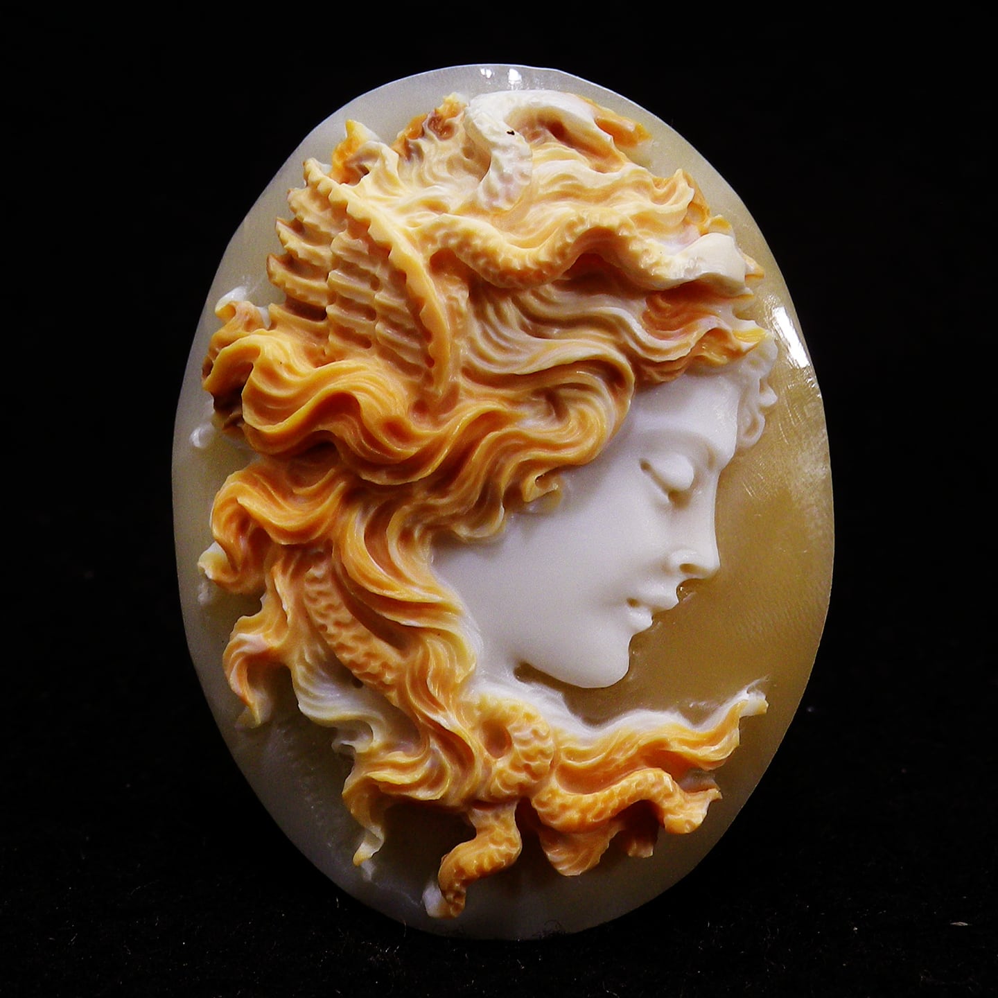 ラファエレ・ペルニーチェ作 三層名品 ”安らかなるメデューサ”