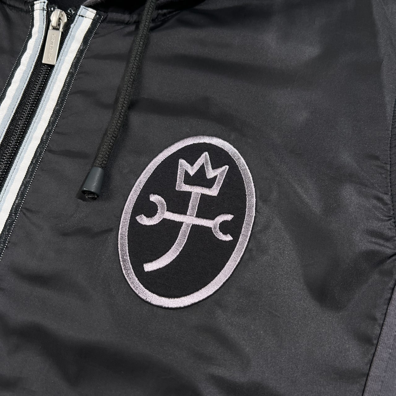 CASTELBAJAC カステルバジャック 刺繍入り トラックジャケット風 ジップアップ 切替 パーカー ジャケット サイズ 48 /ブラック系/メンズ