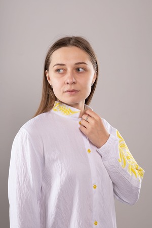 ウクライナ刺繍ヴィシヴァンカ　小麦 クロスステッチ　手刺繍　シャツ　麻　レディース・フリーサイズ