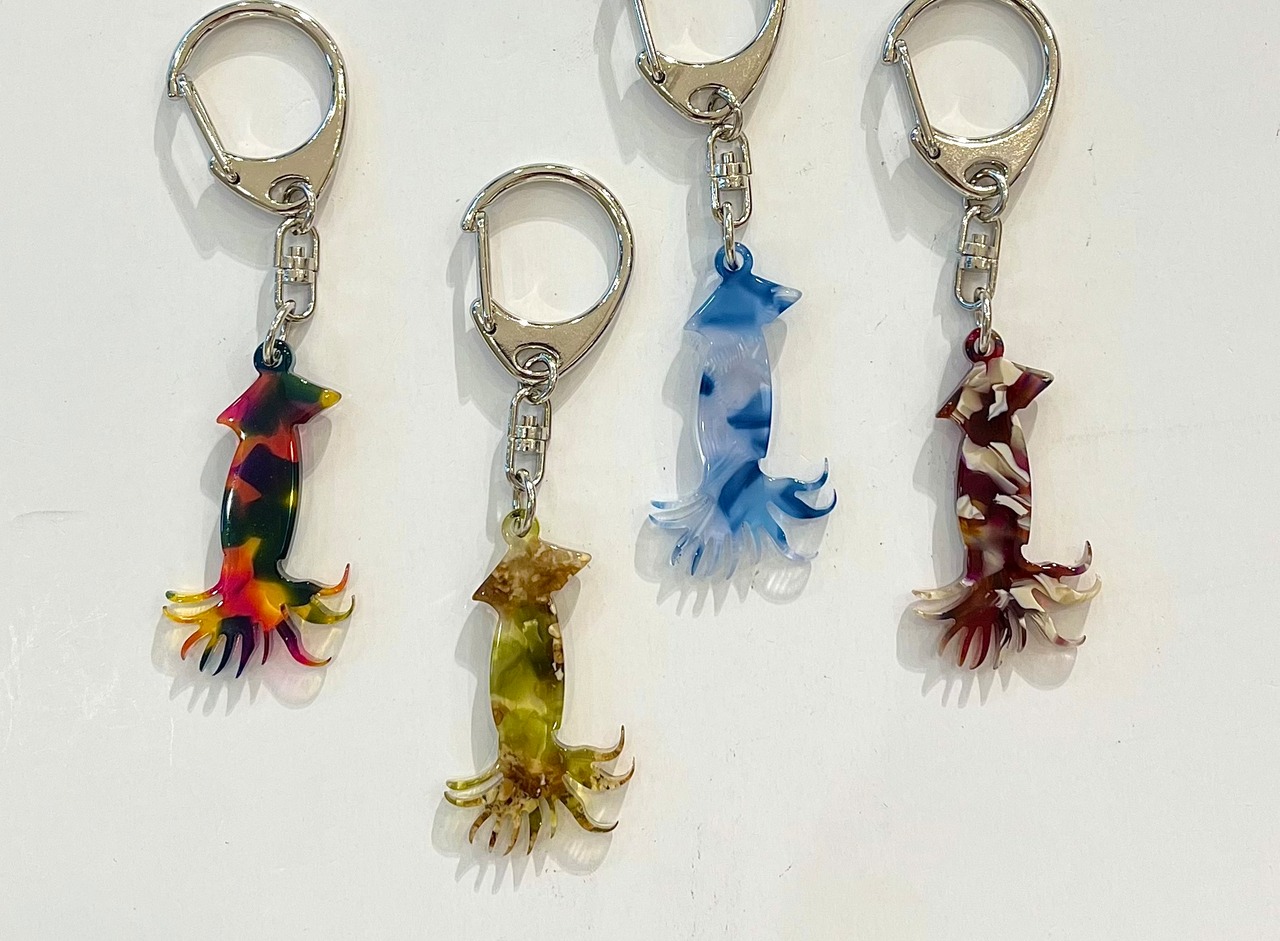 ★イカキーホルダー★【メガネ産地福井～メガネ素材で作ったアクセサリー】